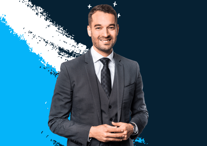 portrait de Vinz le magicien de face en costume gris